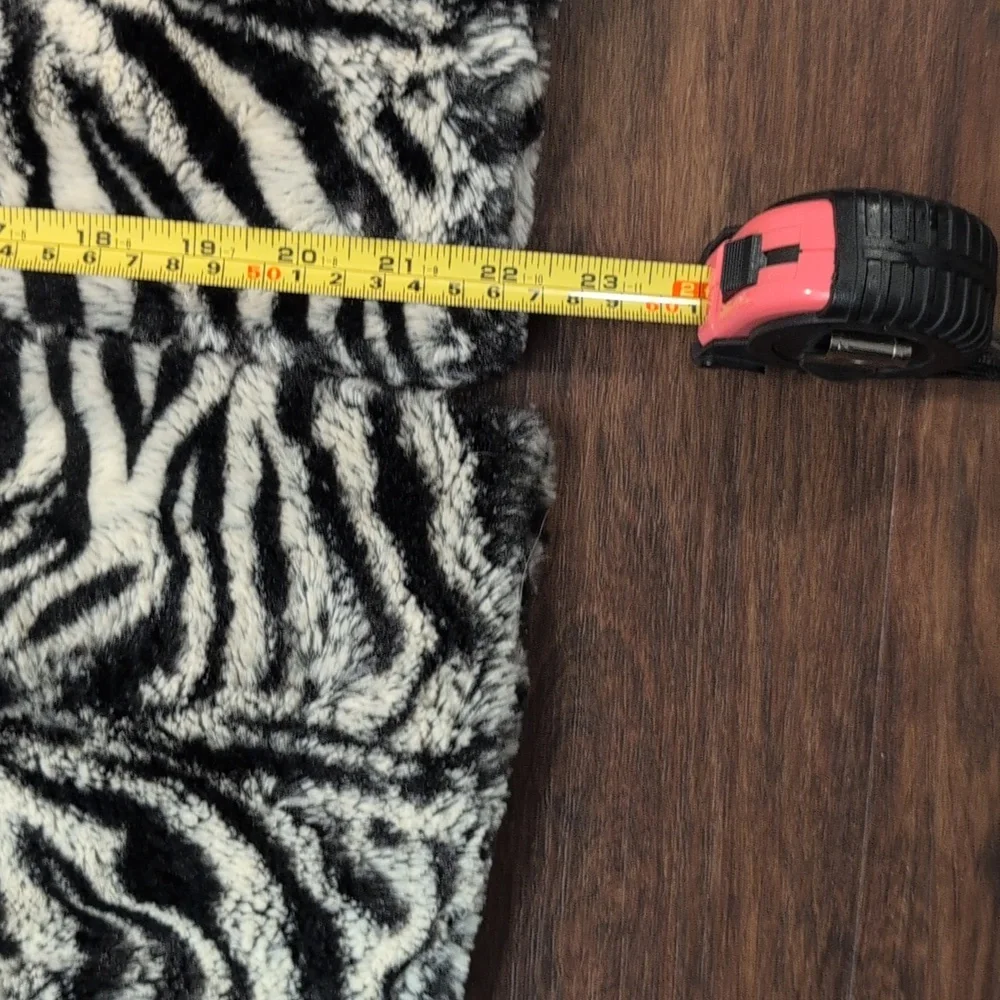 Alice + Olivia Black and White Faux Fur Jacket - Picture 6 of 6